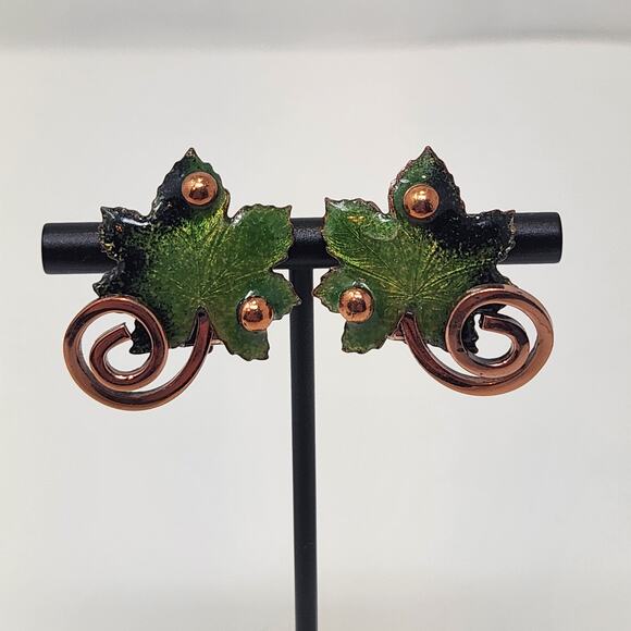 Matisse Green Enamel Copper Maple Leaf Clipon Earrings 1950s Vintage Swirl MCM - Picture 1 of 5